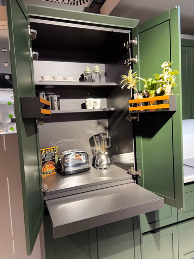 Contur moderne Landhausküche Waldgrün